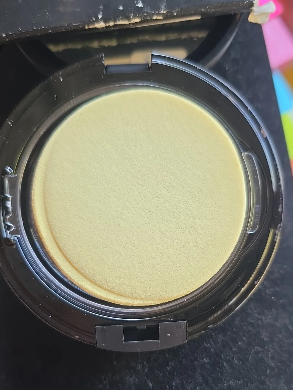 Younique Color Correcting Pressed Powder